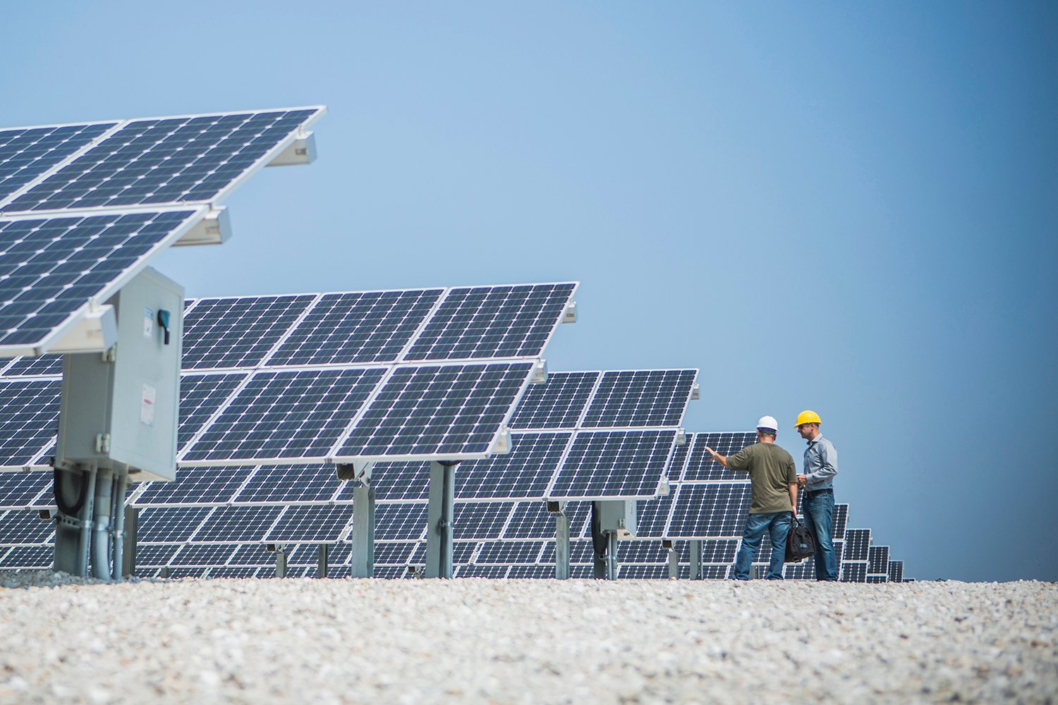 découvrez notre guide complet sur le système photovoltaïque (pv), une solution écologique et économique pour produire de l'énergie solaire. apprenez les avantages, le fonctionnement et les étapes d'installation d'un système pv pour un avenir durable.