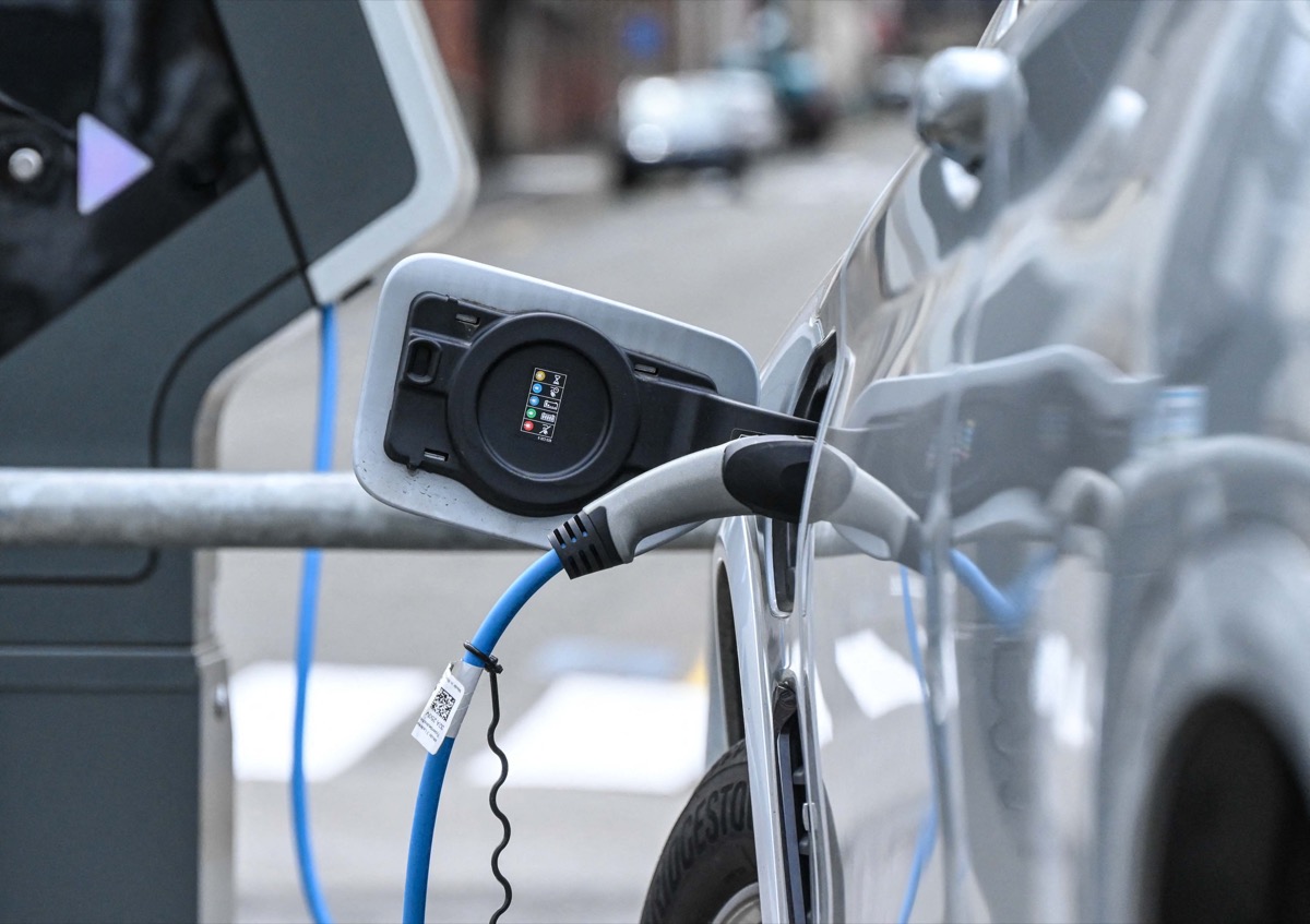 découvrez tout ce qu'il faut savoir sur la taxe liée aux voitures électriques : avantages fiscaux, exonérations, et impacts sur votre budget. informez-vous sur les réglementations en vigueur et optimisez vos économies grâce aux véhicules écologiques.