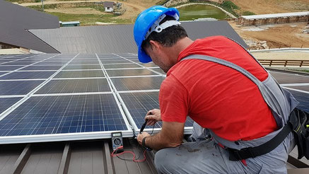 découvrez des solutions innovantes pour la maintenance des panneaux photovoltaïques (pv). cet article explore les techniques, les meilleurs pratiques et les outils nécessaires pour garantir le bon fonctionnement et la durabilité de vos systèmes solaires.