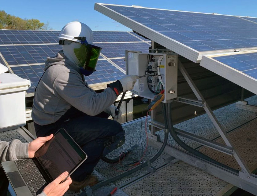 découvrez nos services de maintenance technique pour panneaux photovoltaïques (pv). assurez le bon fonctionnement et la durabilité de votre installation solaire grâce à notre expertise et nos solutions adaptées.