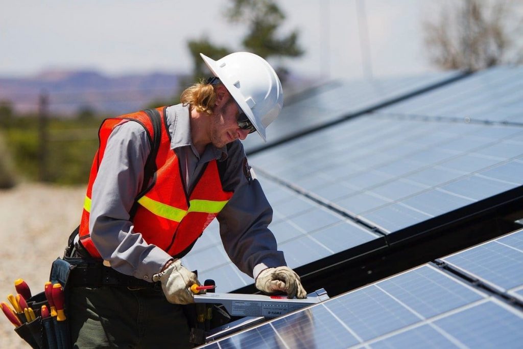 découvrez nos services de technicien photovoltaïque, spécialisés dans l'installation, la maintenance et l'optimisation de systèmes solaires. profitez d'une énergie renouvelable et économique grâce à notre expertise en solutions photovoltaïques durables.