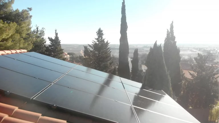 découvrez des témoignages inspirants sur l'énergie solaire : des utilisateurs partagent leurs expériences et les bénéfices de l'autoproduction d'électricité grâce à des panneaux solaires. informez-vous sur les avantages écologiques et économiques de cette solution durable.