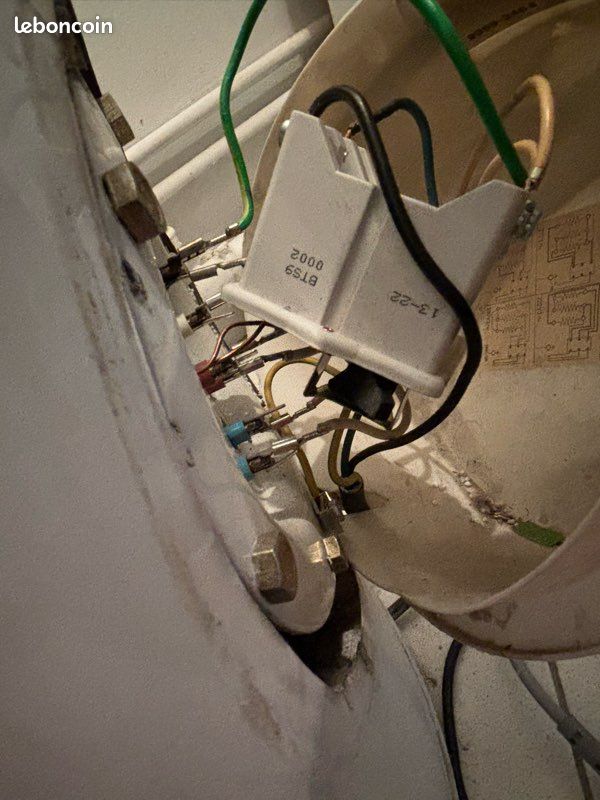 découvrez tout ce qu'il faut savoir sur la température idéale du ballon d'eau chaude pour optimiser votre confort domestique et réaliser des économies d'énergie. apprenez comment régler, contrôler et maintenir la température pour un usage efficace de votre eau chaude.