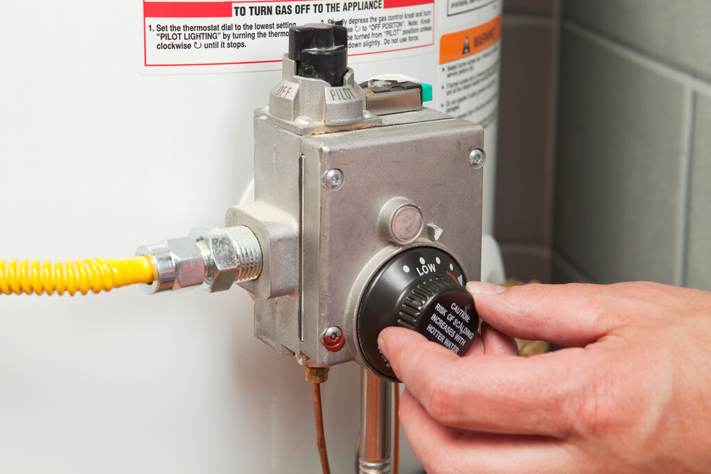découvrez tout ce qu'il faut savoir sur la température de votre chauffe-eau : conseils, normes, et meilleures pratiques pour un rendement optimal et une consommation d'énergie maîtrisée.