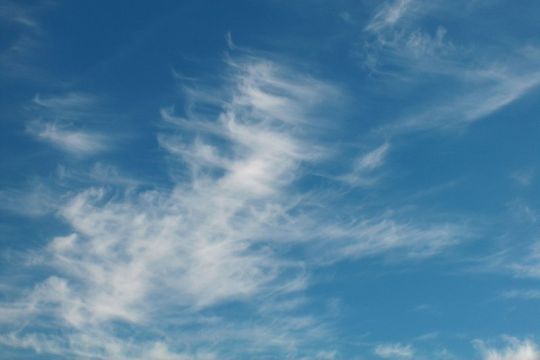 découvrez la météo actuelle avec des temps nuageux, des conseils pour profiter de votre journée malgré les nuages, et des prévisions pour les jours à venir.