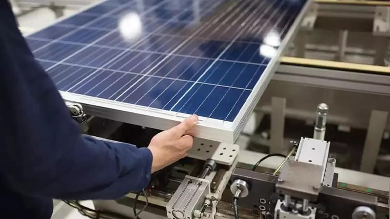 découvrez les dernières tendances en matière de photovoltaïque, une technologie innovante qui transforme la lumière solaire en énergie verte. explorez les nouvelles avancées, les installations modernes et les avantages économiques de l'énergie solaire pour un avenir durable.