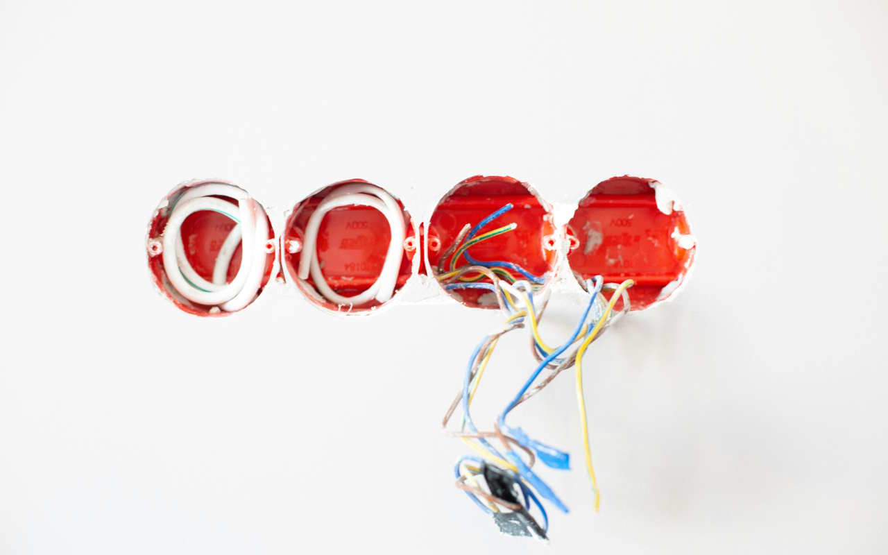 découvrez tout ce qu'il faut savoir sur la tension edf 220/230 volts, ses spécificités, ses applications domestiques et industrielles, ainsi que des conseils pour optimiser votre consommation électrique. informez-vous sur les normes et les enjeux liés à cette tension standard en france.