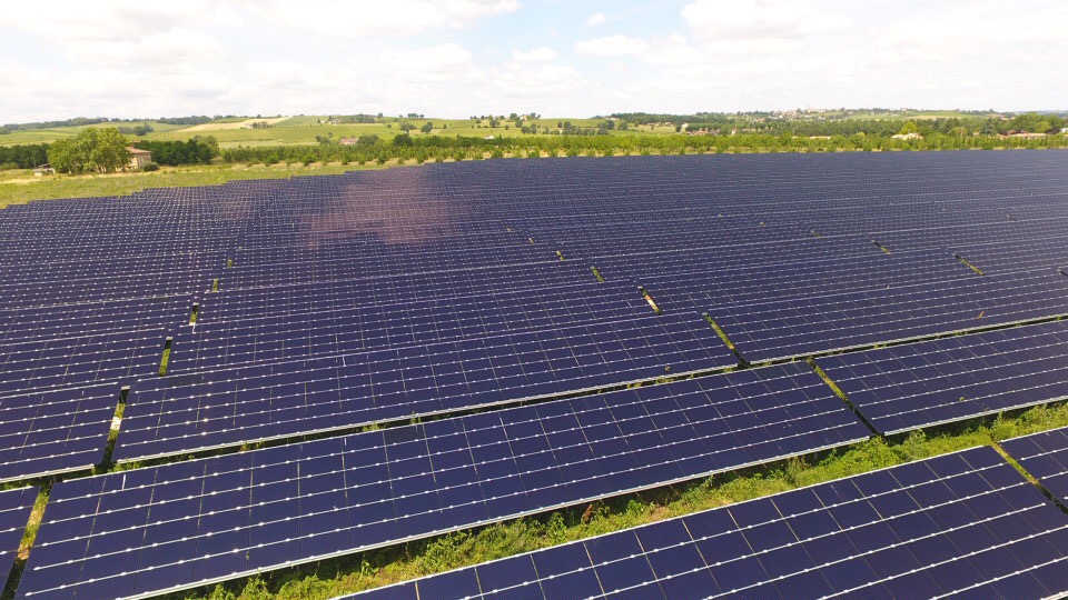 découvrez un terrain idéal pour l'installation de panneaux photovoltaïques. optimisez vos investissements en énergie renouvelable et réduisez votre empreinte carbone grâce à des solutions adaptées à vos besoins.