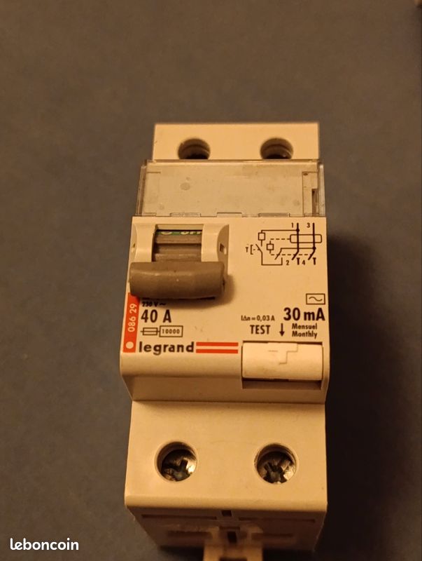 découvrez comment tester un disjoncteur différentiel de 30 ma pour garantir la sécurité de votre installation électrique. suivez nos conseils pratiques et efficaces pour vous assurer que votre équipement fonctionne correctement et protège votre domicile contre les risques d'électrocution.