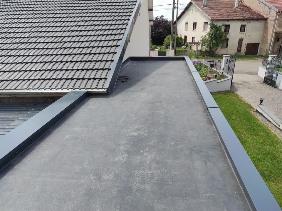 découvrez toit facile, votre expert en solutions de toiture. profitez de conseils, astuces et services adaptés pour entretenir, rénover ou installer votre toit en toute simplicité. transformez votre maison en toute sérénité grâce à notre expertise.