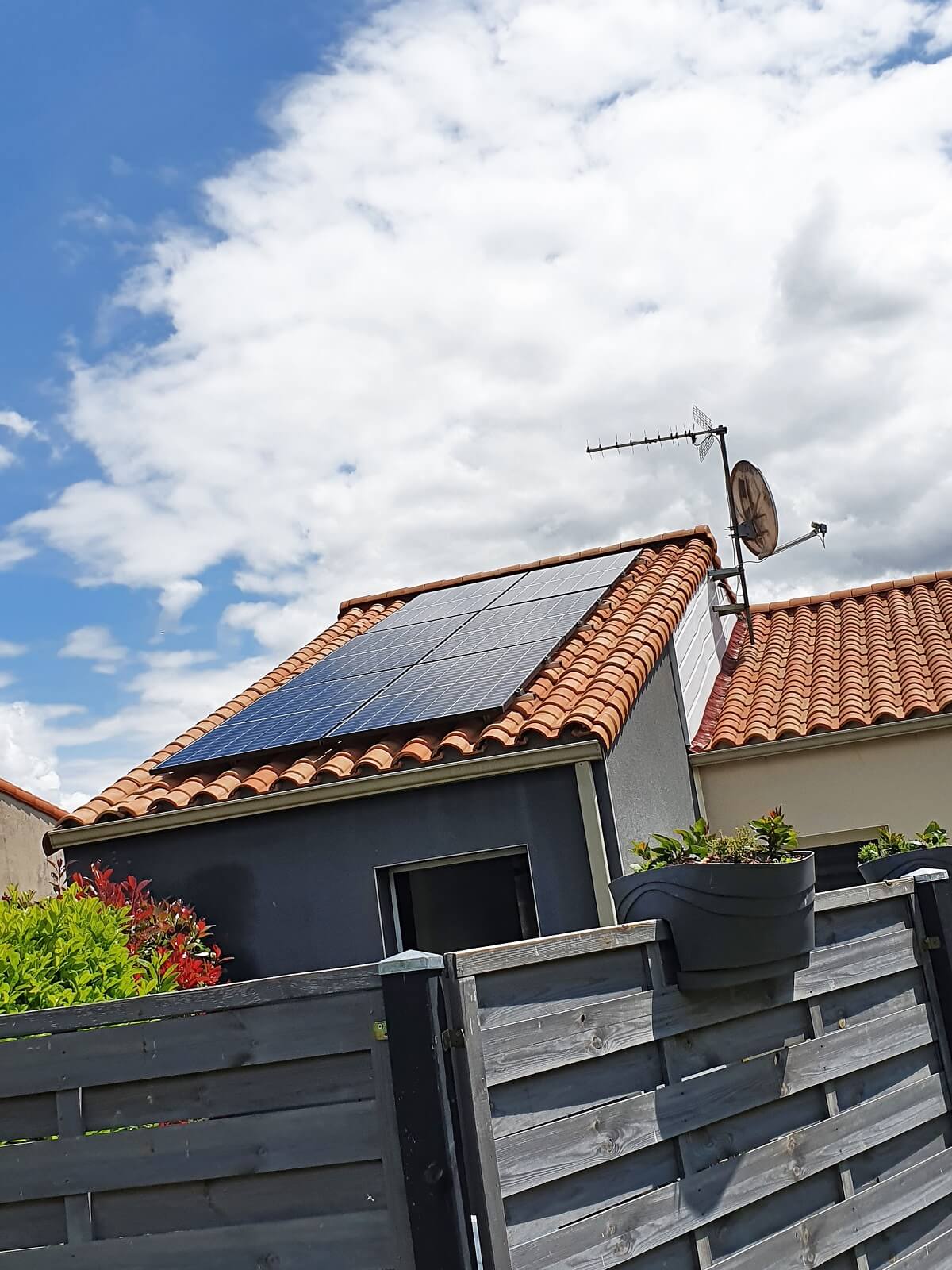 découvrez le toit solaire, une solution innovante pour produire de l'énergie renouvelable tout en améliorant l'esthétique de votre maison. optez pour un avenir durable avec cette technologie écologique qui réduit vos factures d'énergie et valorise votre patrimoine.