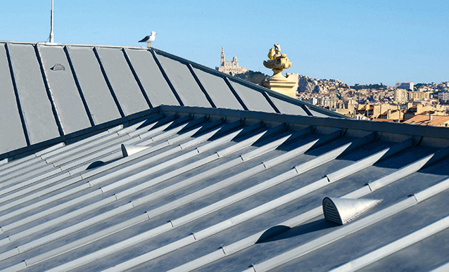 découvrez les avantages du toit en zinc : durabilité, esthétisme et efficacité énergétique. apprenez comment ce matériau noble transforme votre habitation tout en offrant une excellente résistance aux intempéries.