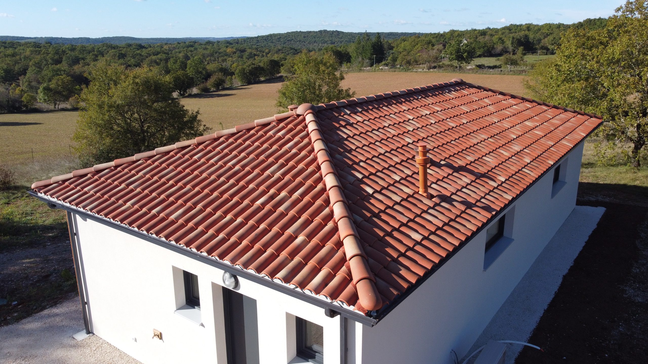 découvrez les avantages de la toiture 4 pans, une solution esthétique et efficace pour protéger votre maison. apprenez-en plus sur son design, ses matériaux et son adéquation avec différents styles architecturaux.