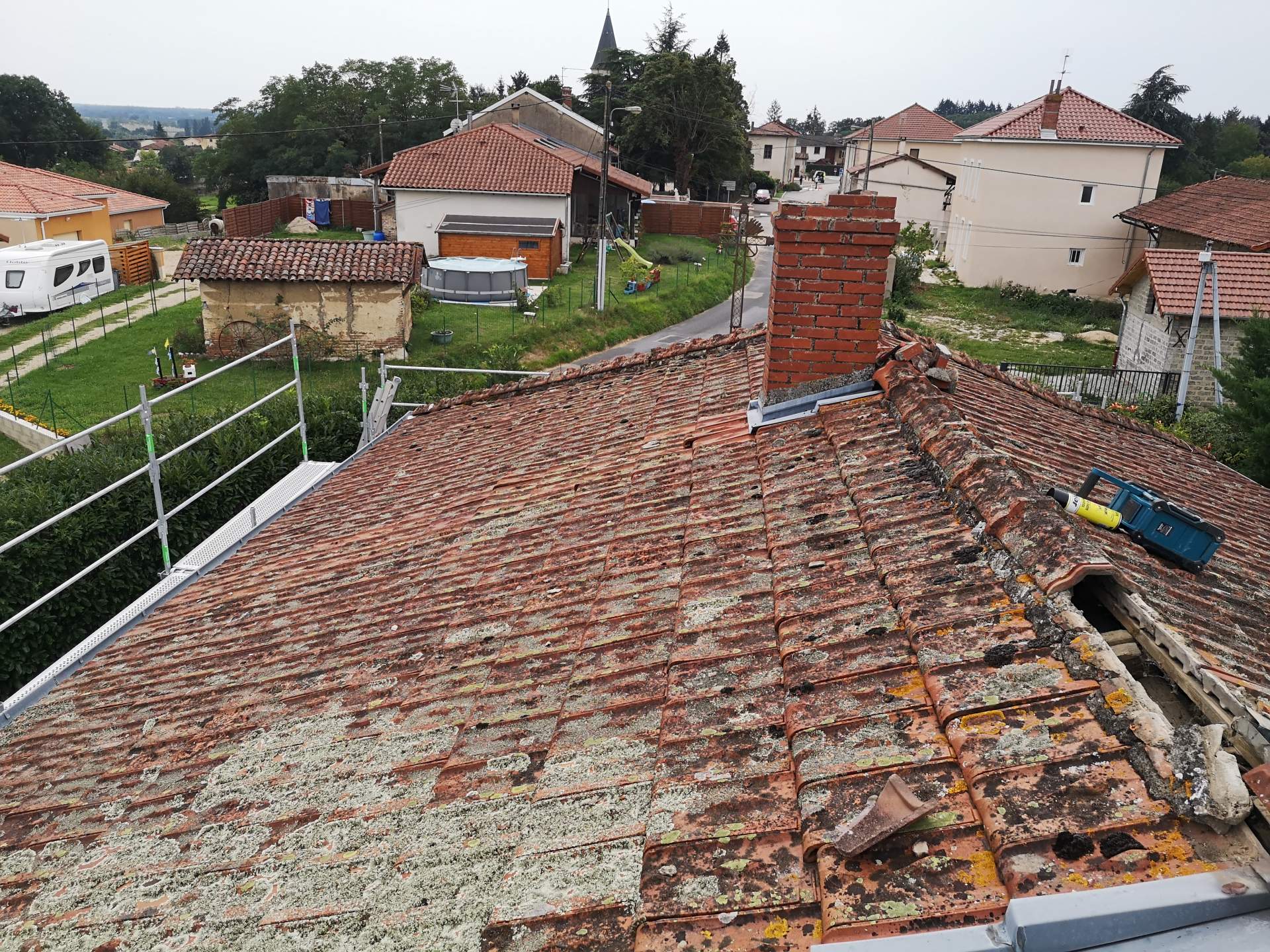 découvrez tout ce qu'il faut savoir sur la toiture commune : avantages, matériaux, entretien et conseils pour optimiser la performance et la durabilité de votre couverture. informez-vous sur les meilleures pratiques et les tendances actuelles en matière de toiture.
