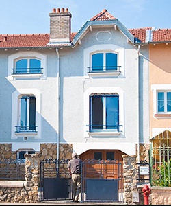 découvrez tout sur la toiture commune : avantages, matériaux, et performances. apprenez comment choisir la meilleure option pour votre bâtiment et bénéficiez de conseils d'experts pour assurer une couverture durable et esthétique.
