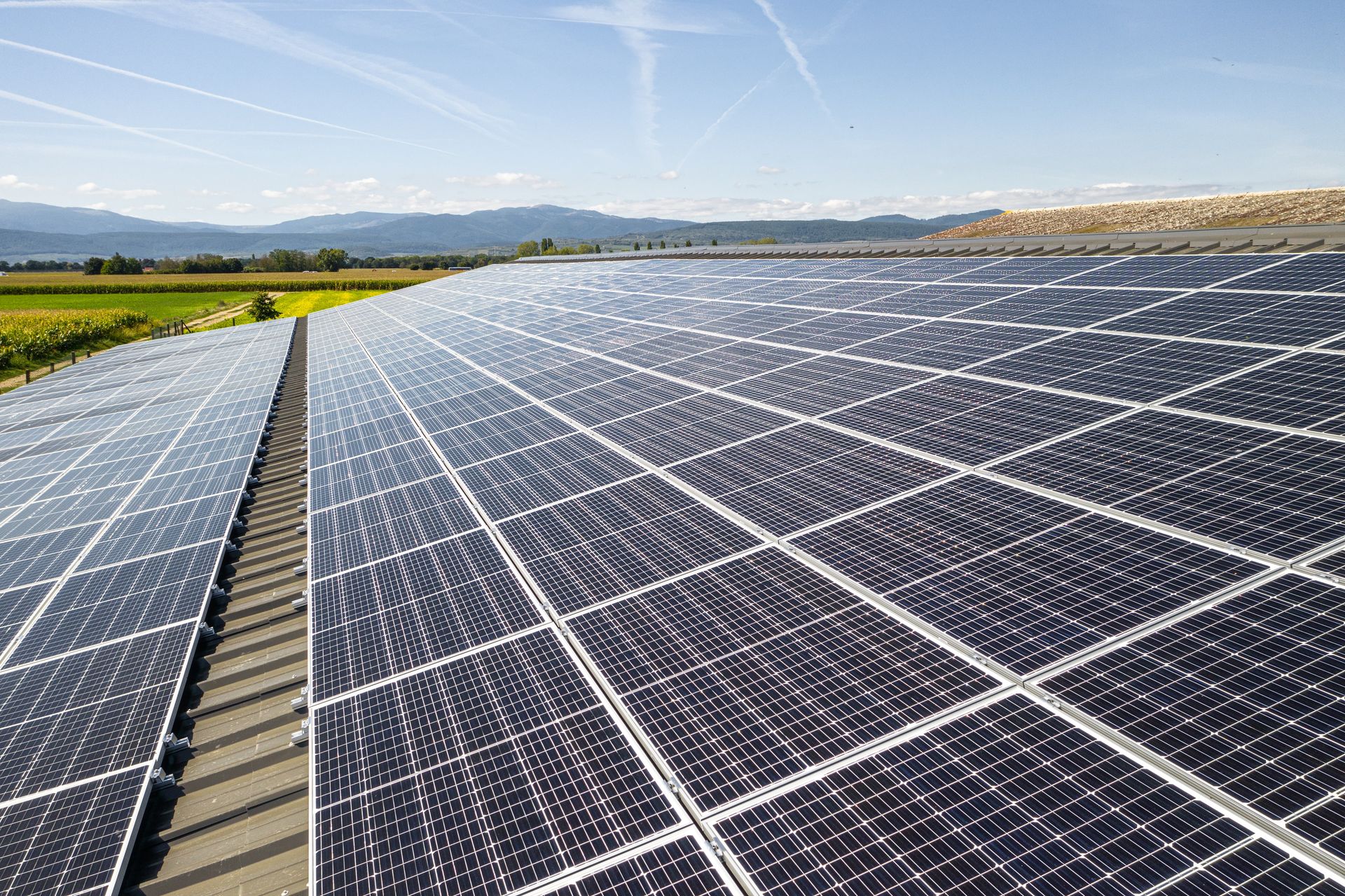 découvrez les avantages de la toiture photovoltaïque pour produire votre propre énergie solaire. optez pour une solution écologique et économique qui valorise votre patrimoine tout en réduisant votre empreinte carbone.