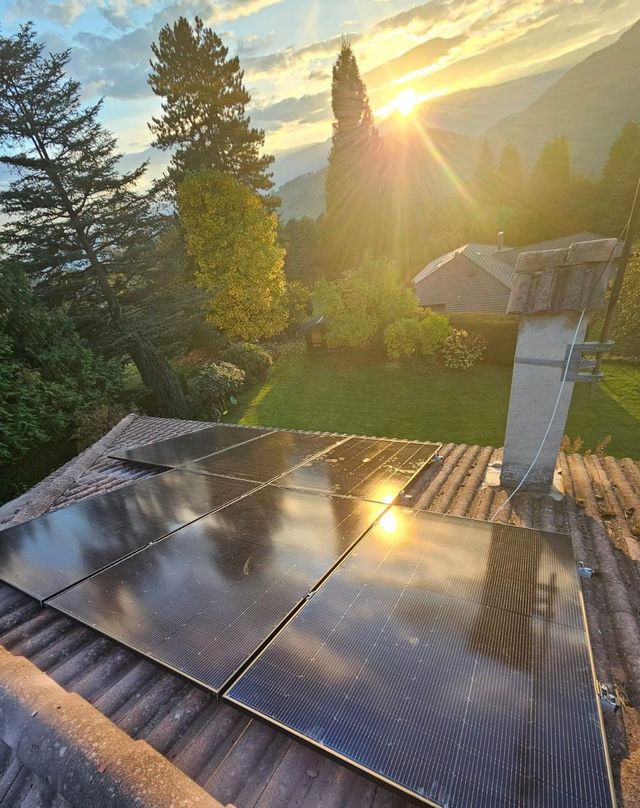 découvrez les avantages d'une toiture équipée de panneaux solaires : réduction des factures d'énergie, impact écologique positif et augmentation de la valeur de votre propriété. transformez votre toit en source d'énergie renouvelable dès maintenant !