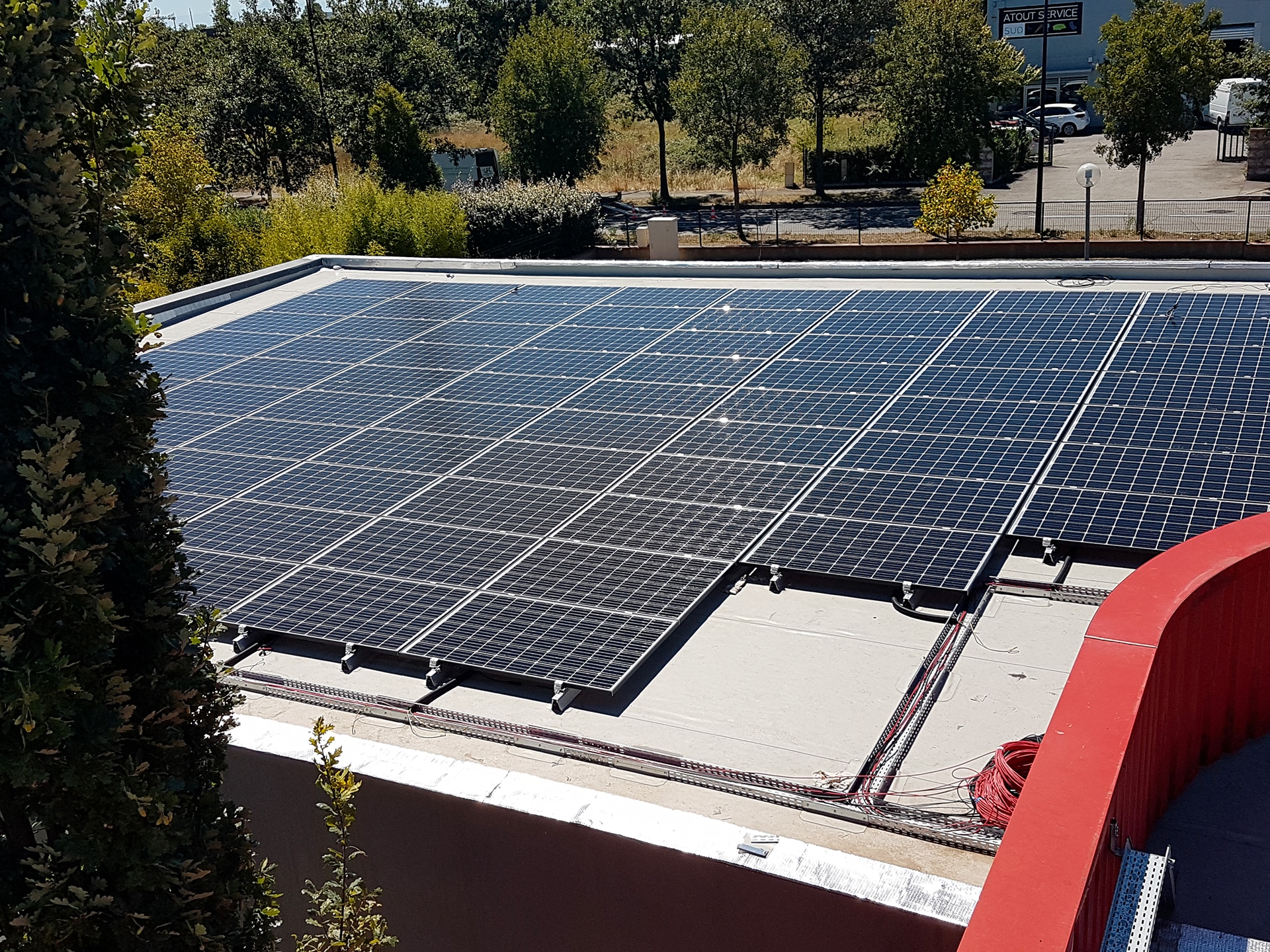 découvrez les avantages d'une toiture de parking solaire, une solution innovante pour maximiser l'espace tout en produisant de l'énergie renouvelable. transformez vos stationnements en sources d'énergie durable et réduisez votre empreinte carbone.
