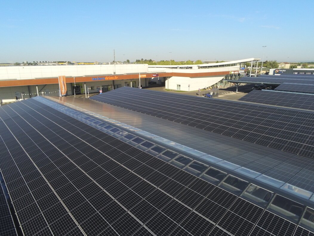 découvrez les avantages de la toiture photovoltaïque : une solution écologique et économique pour produire votre propre électricité, réduire vos factures d'énergie et contribuer à la transition énergétique. optez pour un avenir durable avec nos systèmes de panneaux solaires adaptés à tous les types de toits.