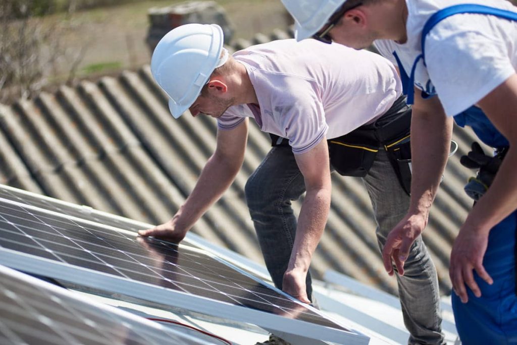 découvrez les solutions de toiture photovoltaïque en bretagne pour produire votre propre électricité verte. optimisez votre habitat tout en contribuant à la transition énergétique grâce à des installations solaires performantes et esthétiques.