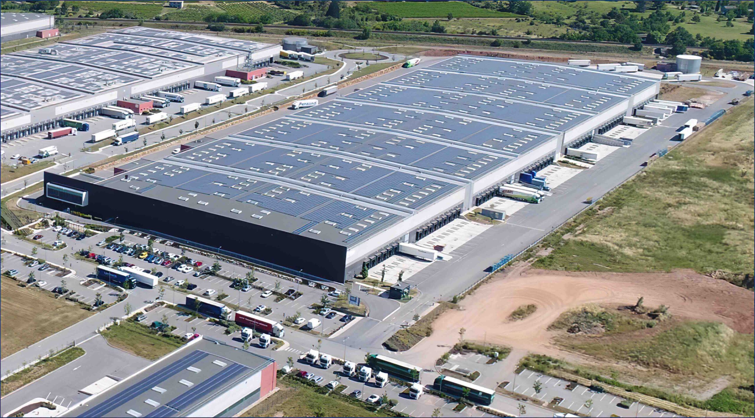 découvrez les avantages des toitures photovoltaïques industrielles, une solution durable et économique pour optimiser la production d'énergie de votre entreprise tout en réduisant son empreinte carbone.