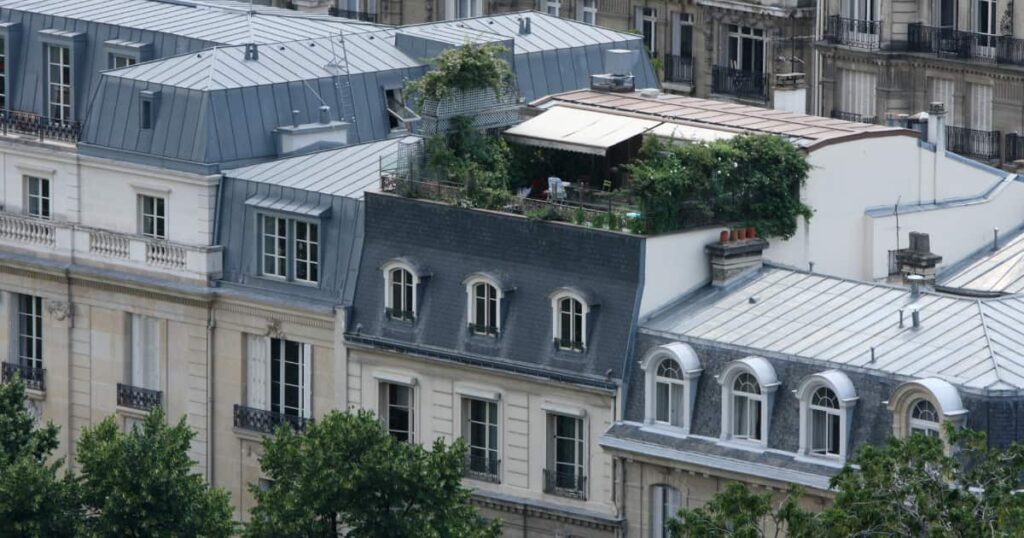 découvrez les avantages et l'esthétique de la toiture zinc, un choix durable et moderne pour votre maison. idéale pour sa résistance et son design, la toiture en zinc s'adapte à tous les styles architecturaux tout en offrant une excellente protection contre les intempéries.