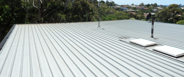 découvrez les avantages de la toiture en zinc pour les toits à faible pente. cette solution esthétique et durable offre une excellente protection contre les intempéries, tout en ajoutant une touche moderne à votre bâtiment. idéale pour une étanchéité optimale et un entretien réduit, la toiture en zinc se décline en plusieurs styles pour s'adapter à votre projet.