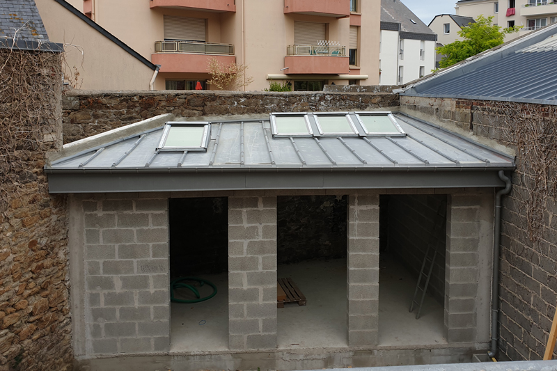 découvrez les avantages de la toiture en zinc pour les constructions à faible pente. durable, esthétiques et résistantes aux intempéries, nos solutions en zinc s'adaptent parfaitement à vos besoins tout en offrant une excellente étanchéité. optez pour une toiture moderne et performante!