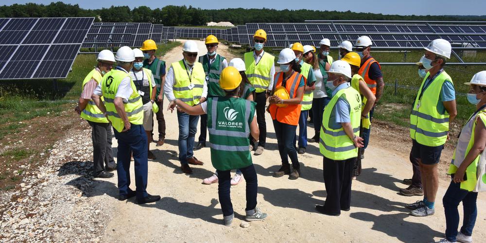 découvrez notre tour photovoltaïque, une solution innovante pour exploiter l'énergie solaire. explorez les avantages de cette technologie durable et contribuez à un avenir plus vert tout en réduisant vos factures d'électricité.