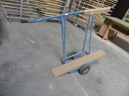 découvrez notre service de transport spécialisé pour panneaux en bois. fiable et rapide, nous garantissons la livraison de vos panneaux en toute sécurité, que ce soit pour des projets de construction, d'aménagement ou de décoration.