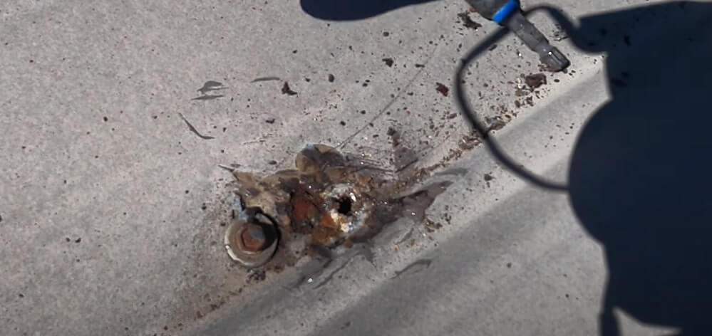 découvrez les solutions efficaces pour réparer un trou dans votre toiture. protégez votre maison des intempéries et assurez une isolation optimale grâce à nos conseils et astuces pratiques.