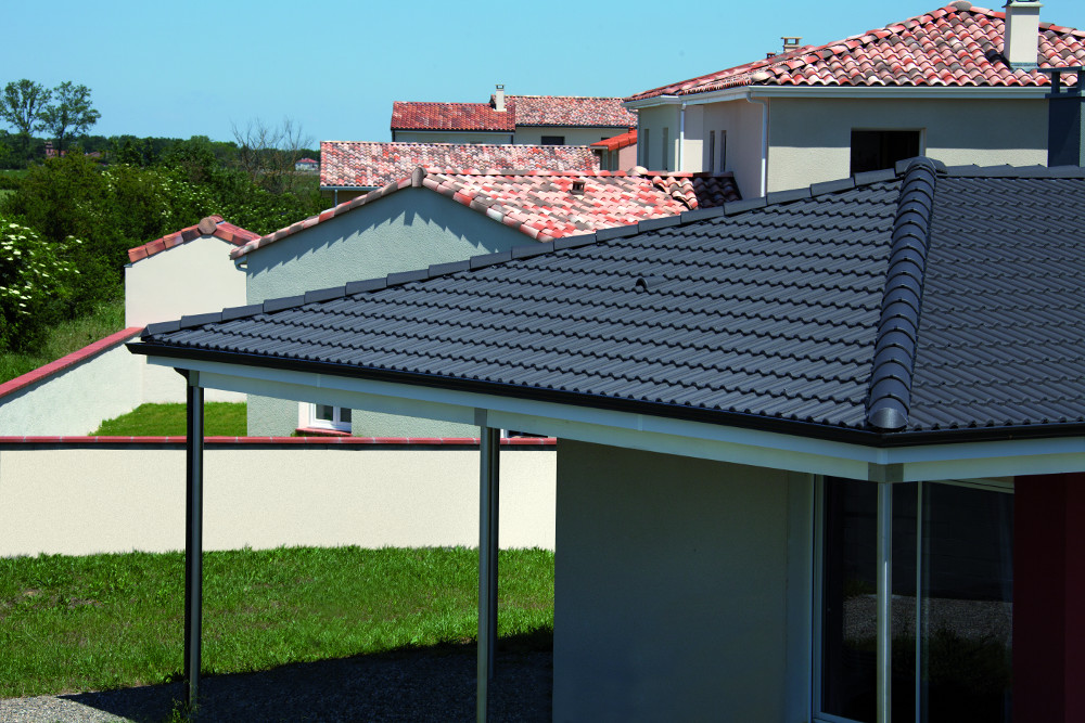 découvrez les tuiles en béton, une solution durable et esthétique pour la couverture de votre toit. elles allient robustesse, résistance aux intempéries et design contemporain, tout en offrant un large choix de styles et de couleurs pour s'adapter à toutes les architectures.