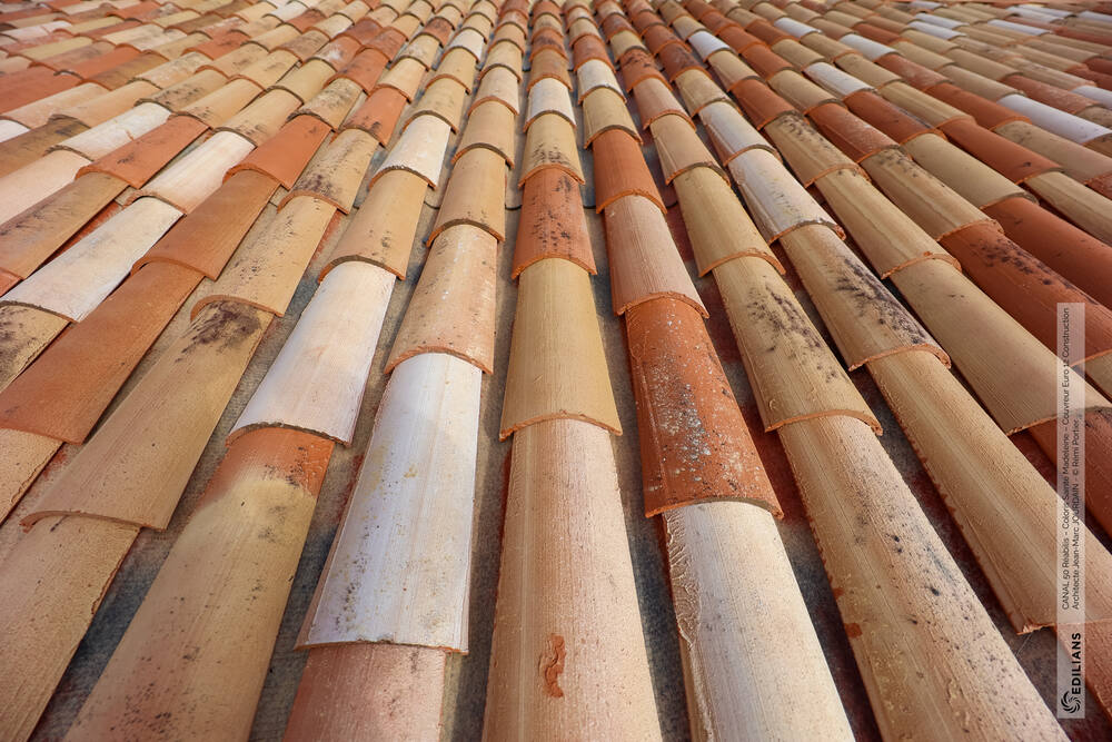 découvrez les tuiles canal, un choix élégant et durable pour votre toiture. apprenez-en plus sur leurs caractéristiques, avantages et différentes options disponibles pour améliorer l'esthétique et la performance de votre habitat.