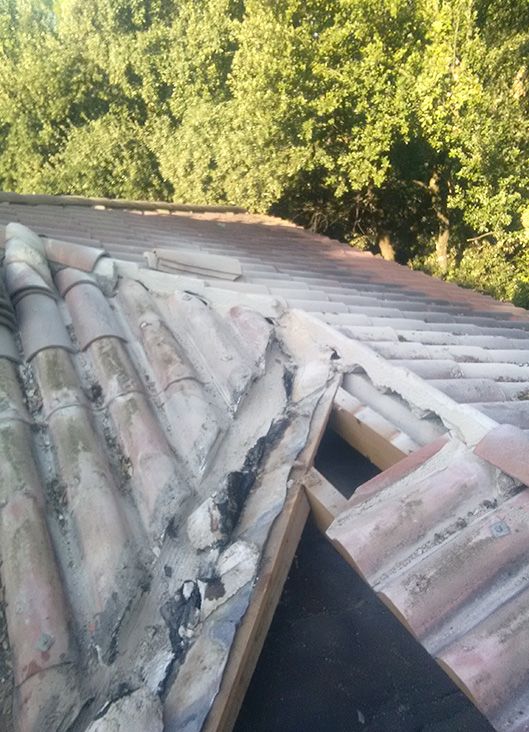 découvrez notre sélection de tuiles canal en fibro ciment, idéales pour vos projets de toiture. alliant esthétique et durabilité, ces tuiles offrent une excellente résistance aux intempéries. parfaites pour une finition élégante de votre maison, elles garantissent une protection optimale tout en offrant un large choix de couleurs et de styles.