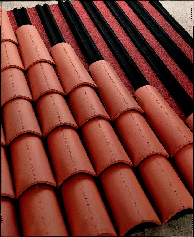 découvrez tout sur les tuiles canal sur pst : caractéristiques, avantages et conseils d'installation pour choisir la meilleure option pour votre toiture. optimisez la durabilité et l'esthétique de votre maison avec nos experts!