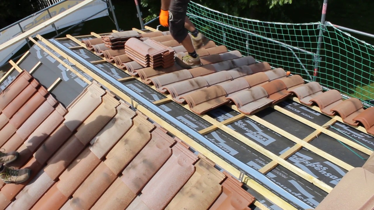 découvrez notre gamme de tuiles oméga, alliant esthétisme et performance pour une couverture durable. idéales pour tous les types de bâtiments, elles garantissent une excellente protection contre les intempéries tout en apportant une touche moderne à votre toiture.