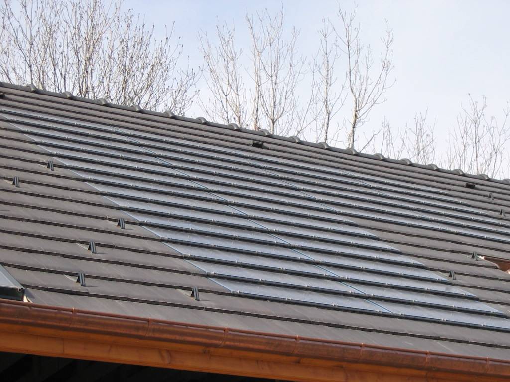 découvrez les tuiles photovoltaïques, une solution innovante et esthétique pour produire votre propre énergie solaire tout en préservant l'apparence de votre toiture. idéales pour optimiser l'efficacité énergétique de votre maison, ces tuiles allient performance et design.