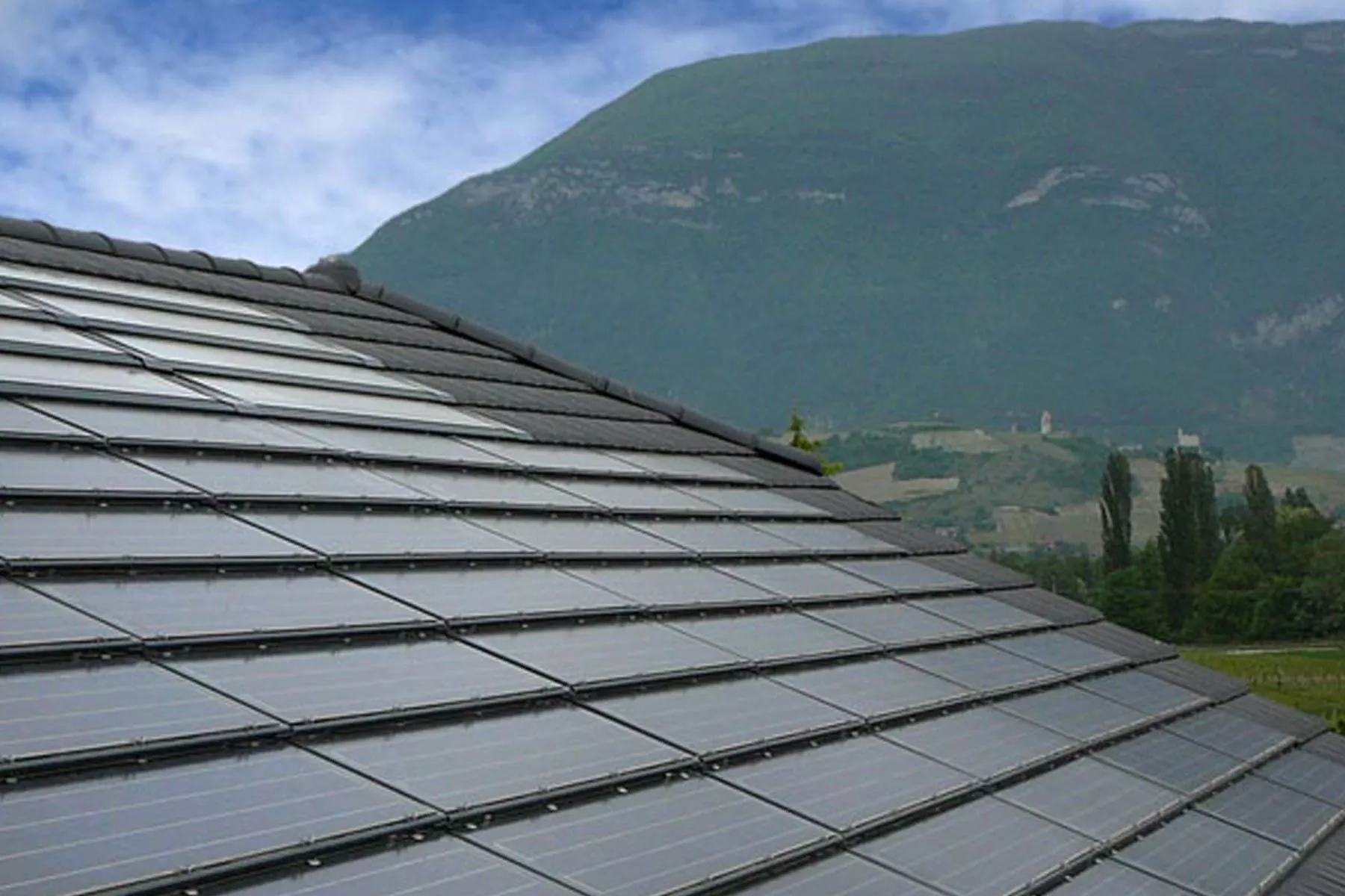 découvrez les tuiles photovoltaïques imerys, une solution innovante et esthétique pour produire de l'énergie solaire tout en préservant l'intégrité de votre toiture. alliez performance énergétique et design avec les produits d'imerys.