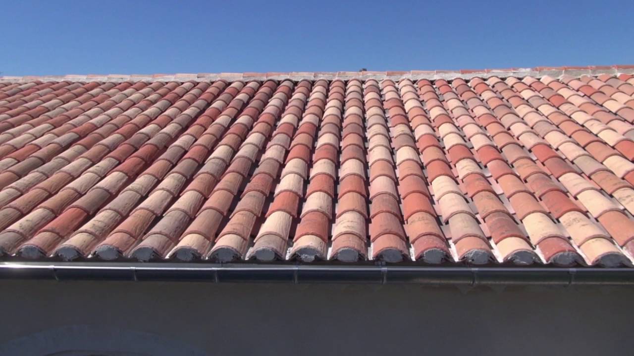 découvrez les tuiles canal en fibrociment, une solution durable et esthétique pour votre toiture. alliant légèreté et résistance, ces tuiles offrent une excellente performance face aux intempéries tout en apportant un charme intemporel à votre habitation.