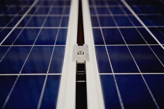 découvrez les différents types de panneaux photovoltaïques pour optimiser la production d'énergie solaire. apprenez à choisir entre panneaux monocristallins, polycristallins et à couches minces selon vos besoins et votre budget.