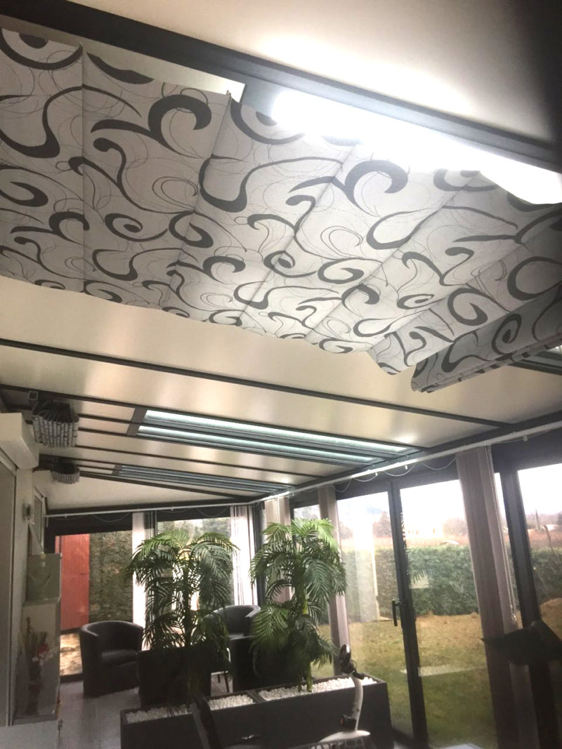 découvrez notre veranda solaire, un espace lumineux et écologique qui allie confort et performance énergétique. profitez de la chaleur naturelle du soleil tout en réduisant votre facture d'énergie. transformez votre intérieur avec style et durabilité grâce à notre gamme de vérandas solaires.