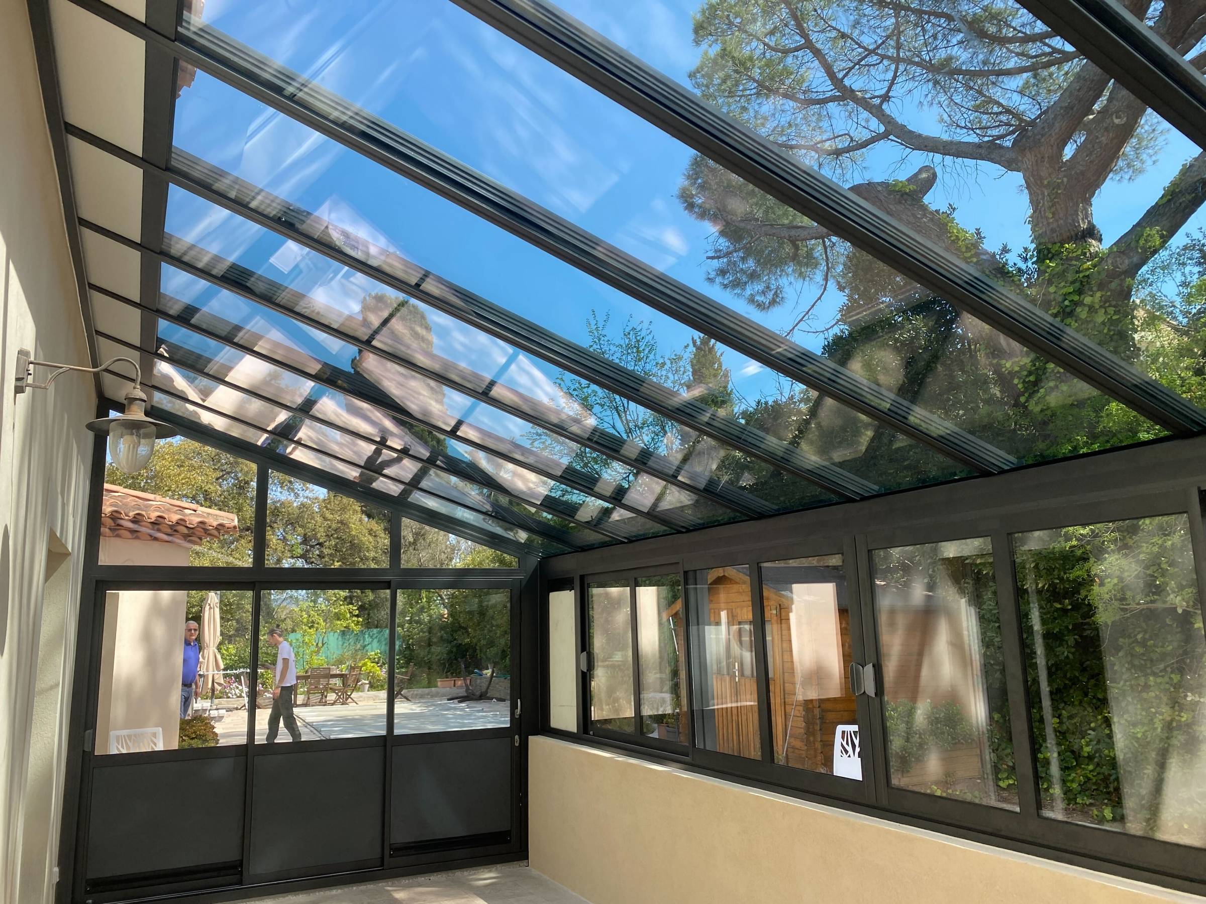 découvrez les avantages d'une véranda solaire : un espace de vie lumineux, écoénergétique et agréable tout au long de l'année. profitez de la chaleur naturelle du soleil tout en réduisant votre empreinte carbone.