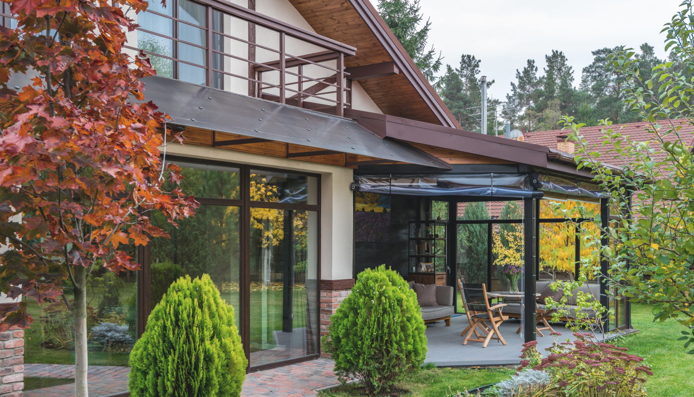découvrez les avantages d'une véranda solaire, un espace lumineux et écologique qui maximise l'énergie naturelle tout en ajoutant du confort et du style à votre maison. profitez de la chaleur du soleil avec des matériaux durables et un design moderne.