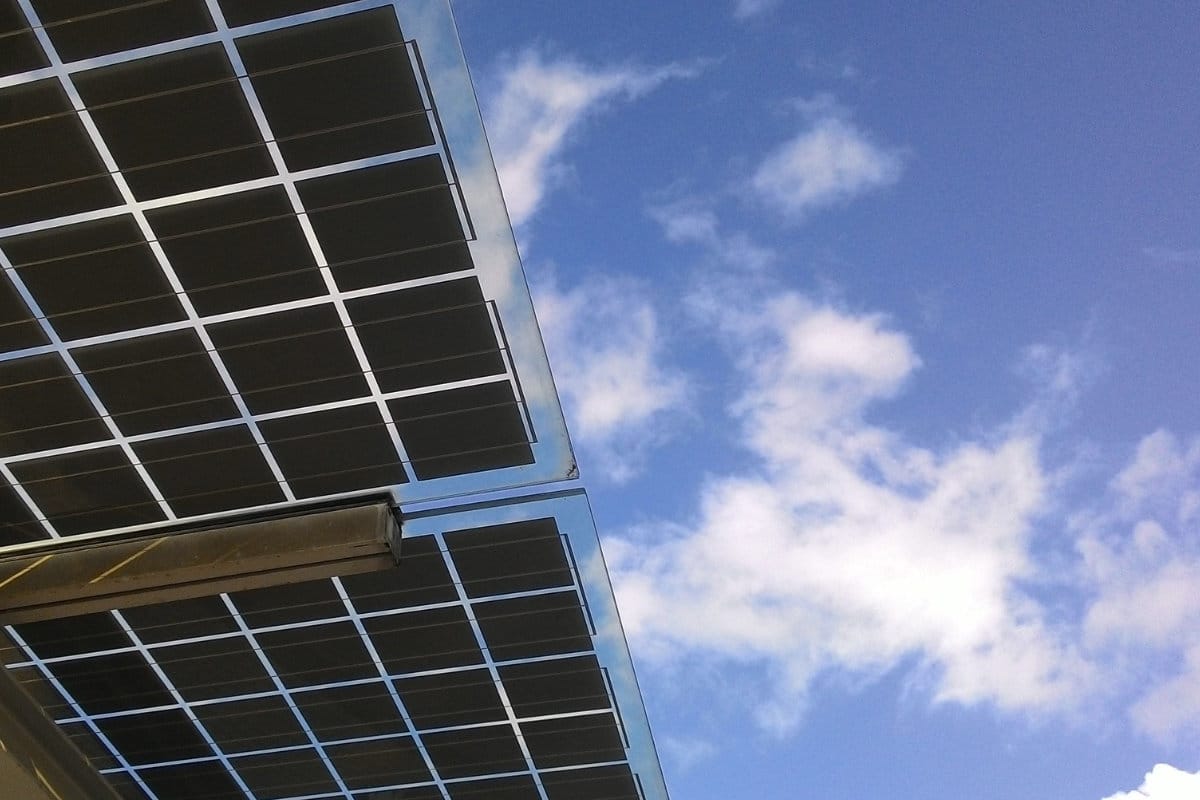 découvrez les avantages d'une véranda solaire, un espace lumineux et écologique qui optimise votre confort tout en réduisant vos coûts énergétiques. transformez votre maison avec une extension moderne et durable, conçue pour profiter de la lumière naturelle et offrir un cadre de vie agréable.