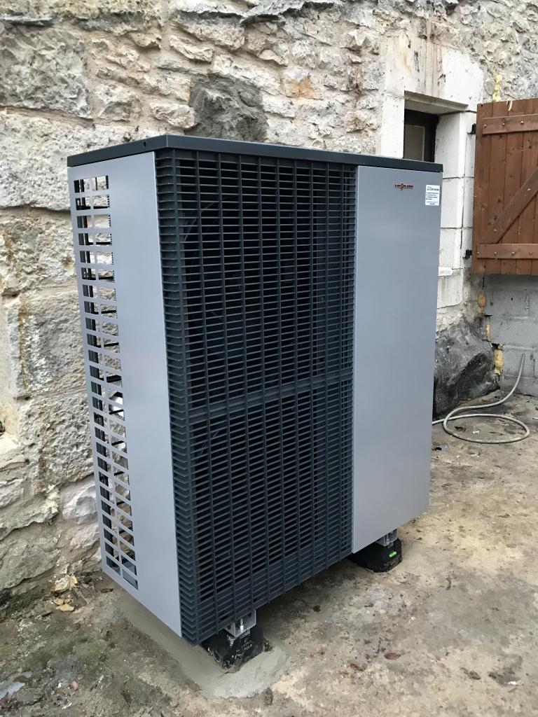 découvrez la vitocal 222 s, une solution de chauffage innovante et éco-responsable. conçue pour optimiser votre confort tout en réduisant votre consommation d'énergie, cette chaudière à pompe à chaleur s'adapte parfaitement à vos besoins. idéale pour les maisons modernes, elle combine performance et durabilité pour un habitat écoénergétique.