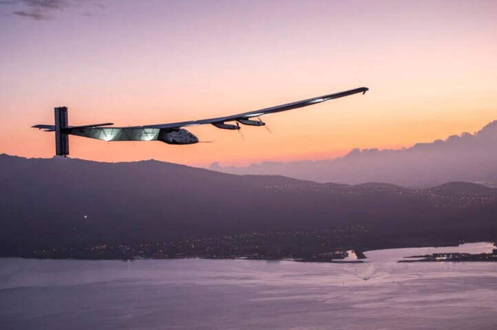 découvrez l'univers fascinant du vol solaire, une méthode innovante de transport aérien qui utilise l'énergie solaire pour alimenter des avions. plongez dans les avancées technologiques, les bénéfices environnementaux et les projets d'avenir de cette aviation durable.