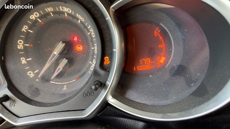 découvrez tout ce que vous devez savoir sur le voyant ds3 : signification, causes et solutions pour les problèmes éventuels de votre citroën ds3. restez informé et garantissez la sécurité et la performance de votre véhicule.