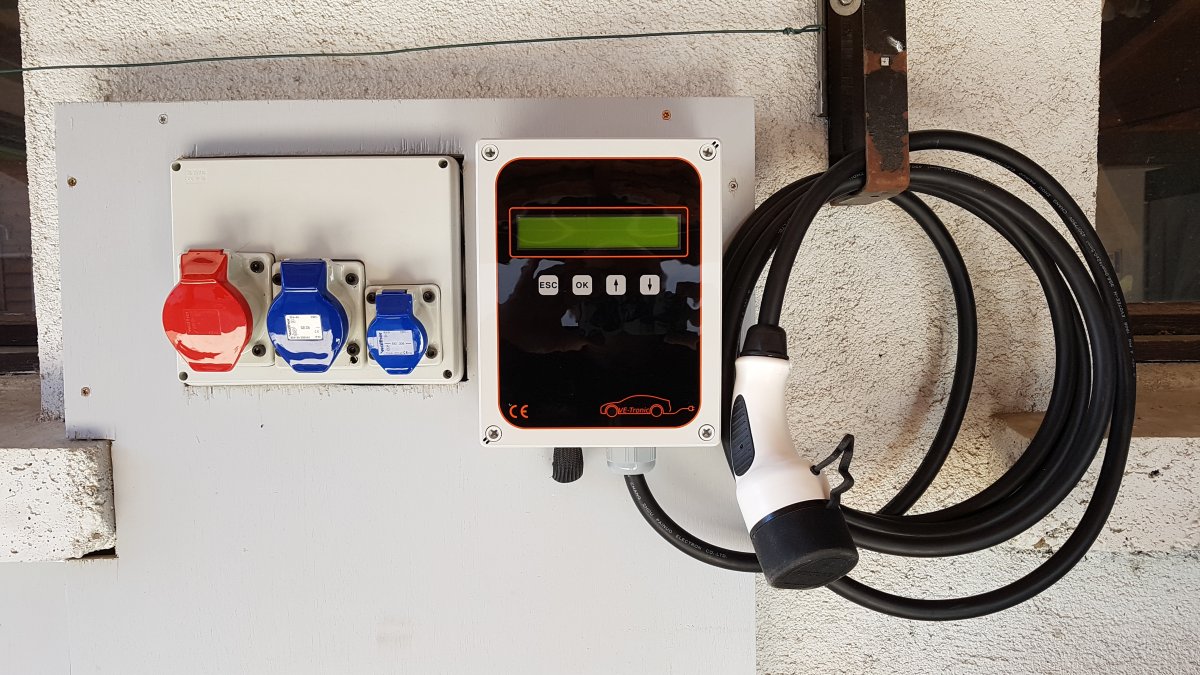 découvrez la wallbox ve tronic, la solution de recharge innovante pour véhicules électriques. profitez d'une recharge rapide et efficace à domicile, tout en bénéficiant d'une technologie conviviale et d'une sécurité accrue pour un usage quotidien.