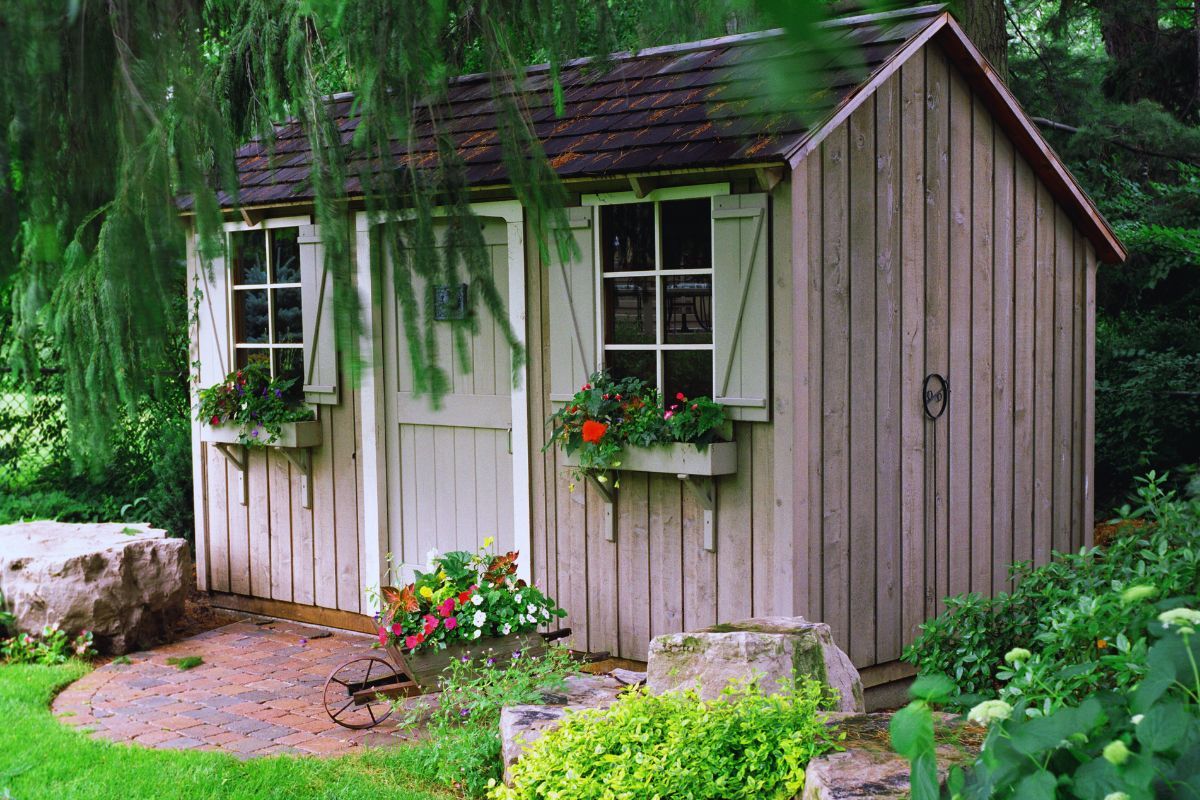 découvrez des idées créatives et des tutoriels pratiques pour construire votre propre abri de jardin diy. transformez votre espace extérieur en un refuge fonctionnel et esthétique grâce à nos conseils et astuces simples.