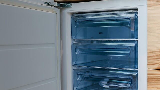 découvrez tout ce qu'il faut savoir sur l'ampérage des congélateurs : comment le mesurer, son importance pour le fonctionnement optimal de votre appareil et des conseils pour choisir un congélateur adapté à vos besoins énergétiques.